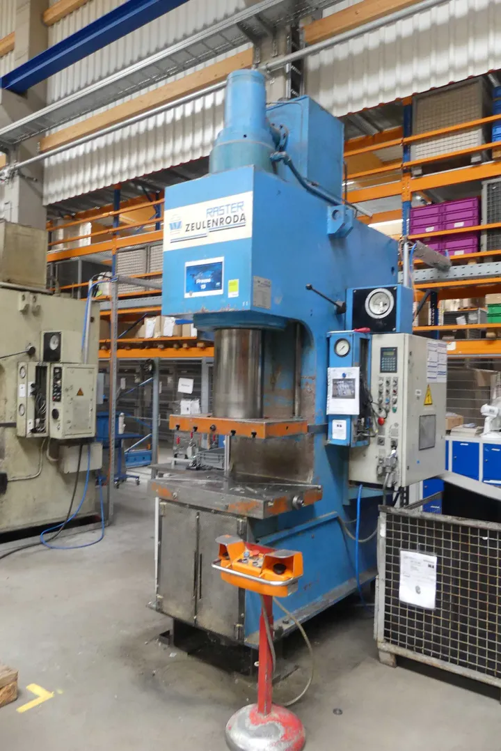 RASTER Zeulenroda, Typ: PYE 160 SS/M Presskraft 1.600 kN